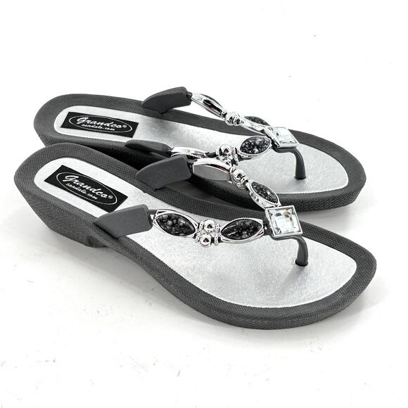 Grandco Jeweled Thong Sandals 6 NWOT Gray Silver Glam Travel Comfort Resort - Picture 1 of 6